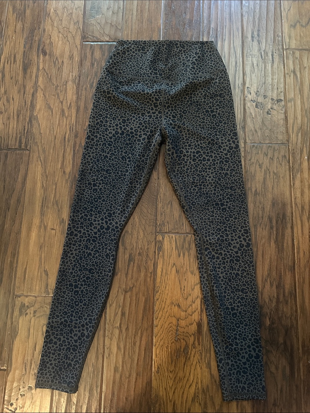 ALO Yoga High-Rise Leopard Print Leggings - Black/Brown - Picture 2 of 3